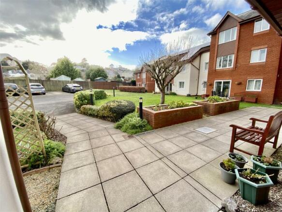 COMMUNAL GARDEN.jpg