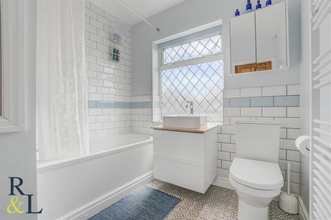 87 Eltham Rd Bathroom 2023.jpg