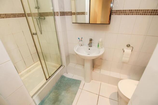 2 bed Apartment for sale Image 8