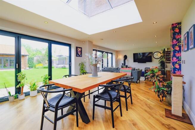 DINING / LIVING