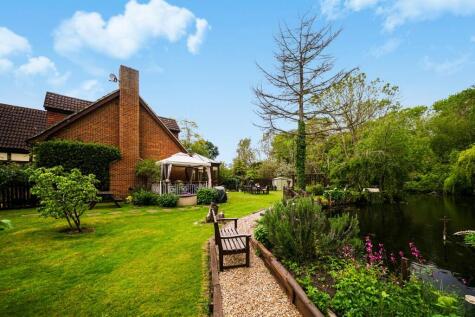 Watersplash Road, Shepperton, Surrey, TW17