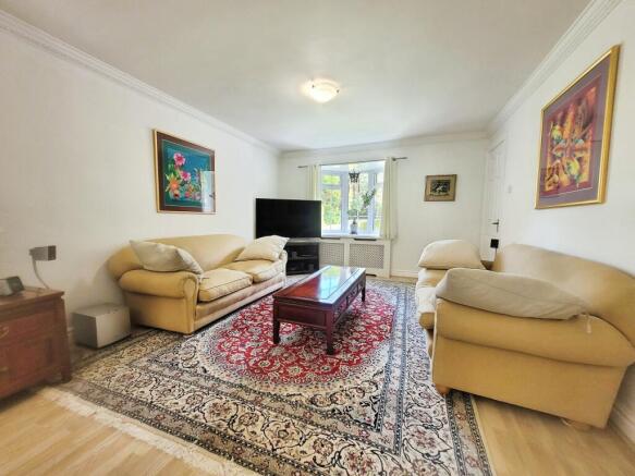 4 bed Detached for sale Image 3