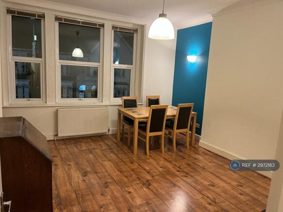 Lounge/Dining Area