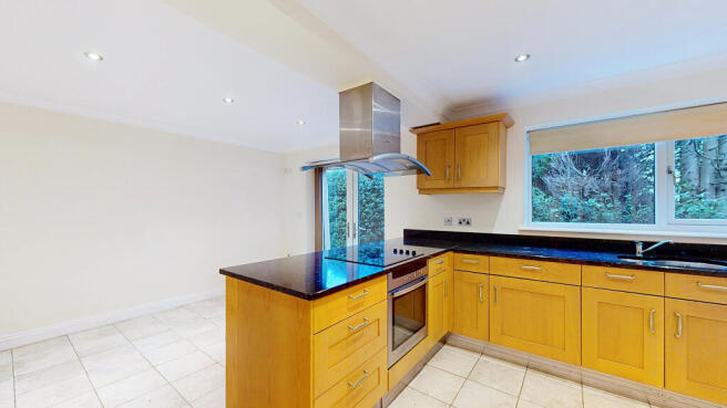 4 bed Semi-Detached for sale Image 2