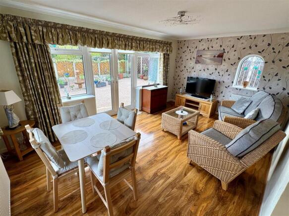 2 bed Semi-Detached Bungalow for sale Image 8