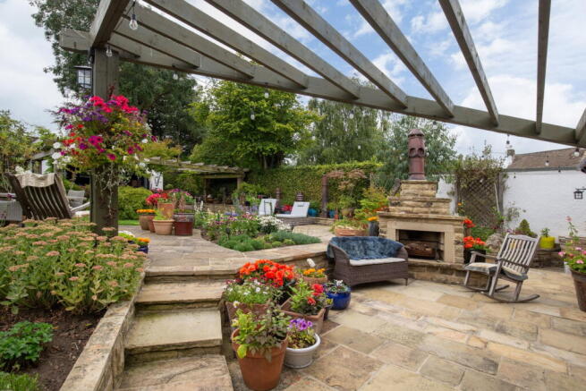 5 bed Detached for sale Image 6