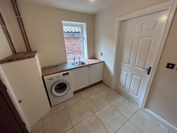 3 bed Detached to rent Image 12