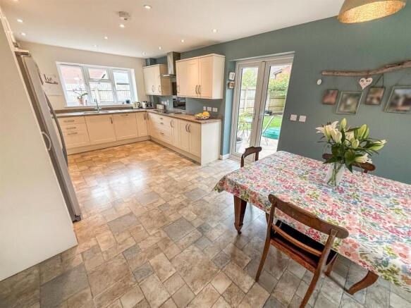 Kitchen/Dining Room