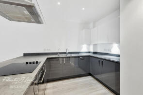 Flat 2, 33 Augustine Court, Brumwell Avenue, London SE18 6HY