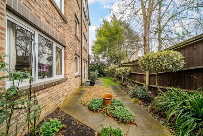 1411099-3-698df10...