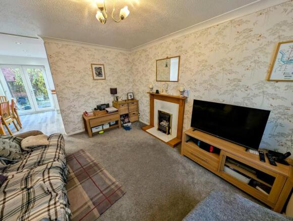 37 Cheshire Close lounge 1.jpg
