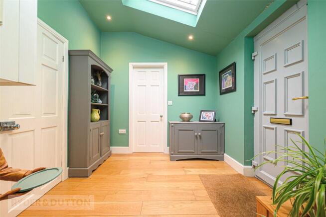 5 bed Detached for sale Image 10