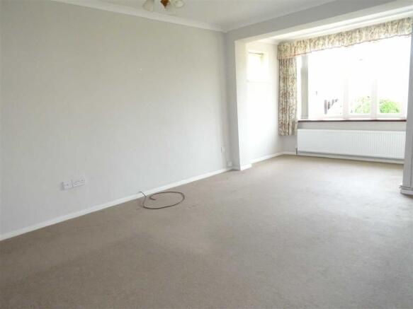 Lounge/dining room (front)