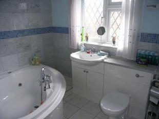 RE-FITTED FAMILY BATHROOM