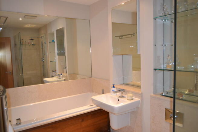 EN SUITE