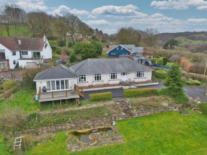 A 4/5 bed detached home with paddock in Shipham