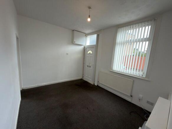 2 bed Terraced to rent Image 3