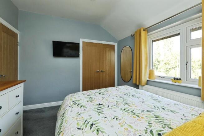 3 bed Semi-Detached for sale Image 8