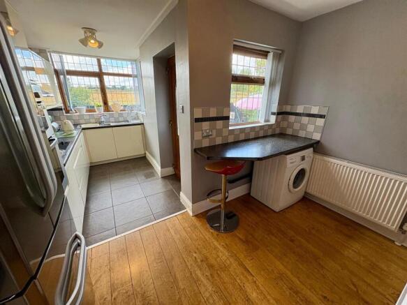 4 bed Semi-Detached for sale Image 6