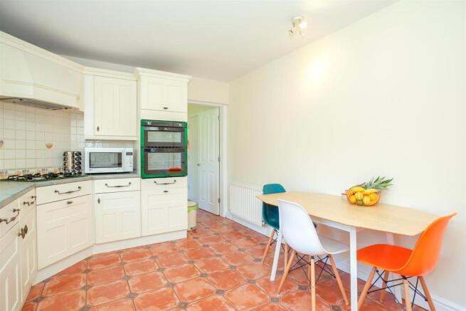 Kitchen 3.jpg
