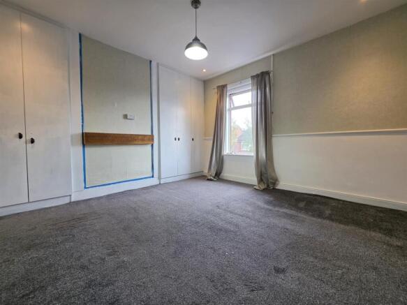 2 bed Terraced to rent Image 4