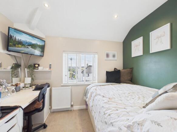 4 bed Semi-Detached for sale Image 10