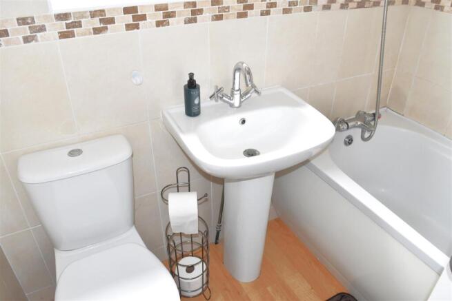 2 bed Semi-Detached Bungalow to rent Image 11