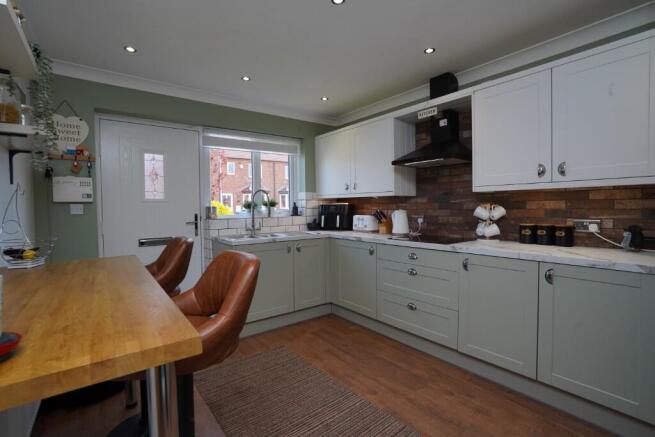 3 bed Semi-Detached for sale Image 9