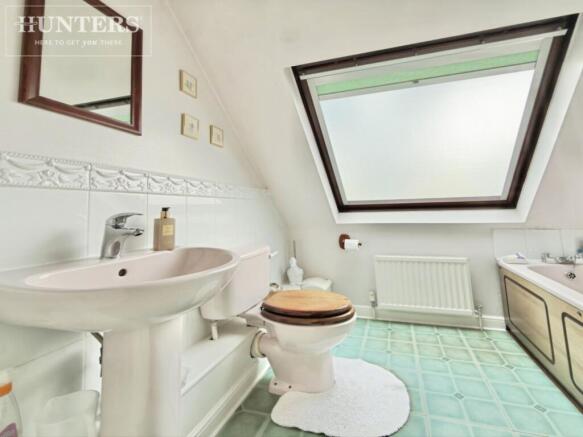 4 bed Detached for sale Image 12