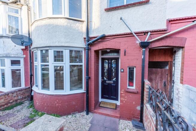 4 bed terraced house to rent Harcourt Street, Lut