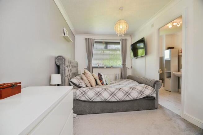 3 bed Semi-Detached for sale Image 8