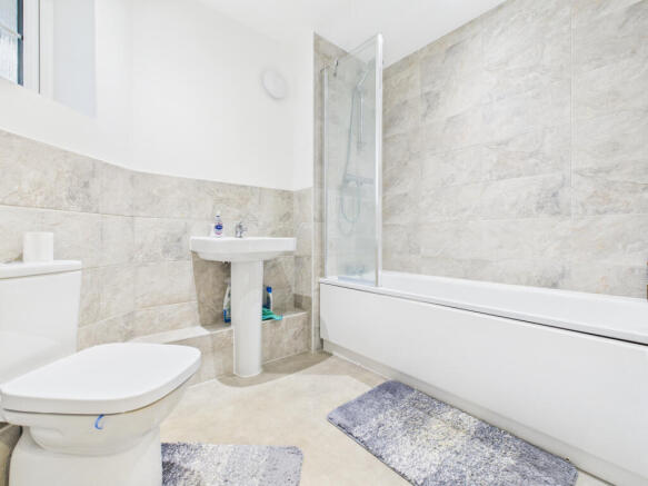 Clover Rise, Woodley, RG5 4WL photo 4