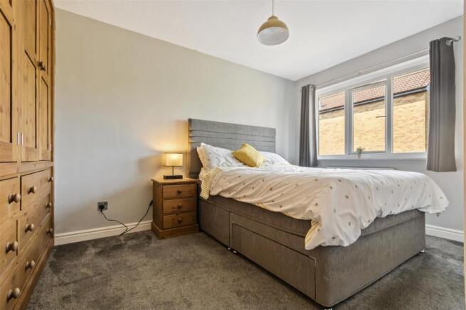 4 bed Link Detached House for sale Image 12