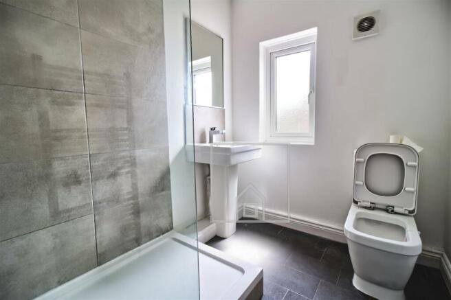5 bed House to rent Image 10
