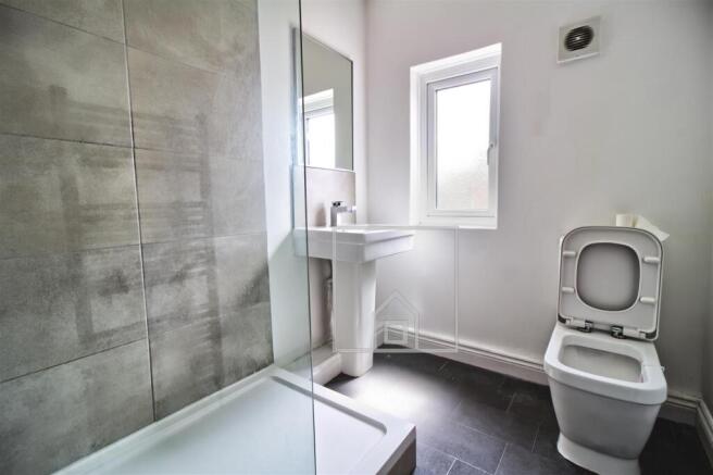 5 bed House to rent Image 10