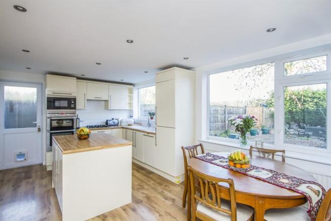 Large Kitchen/ Diner: