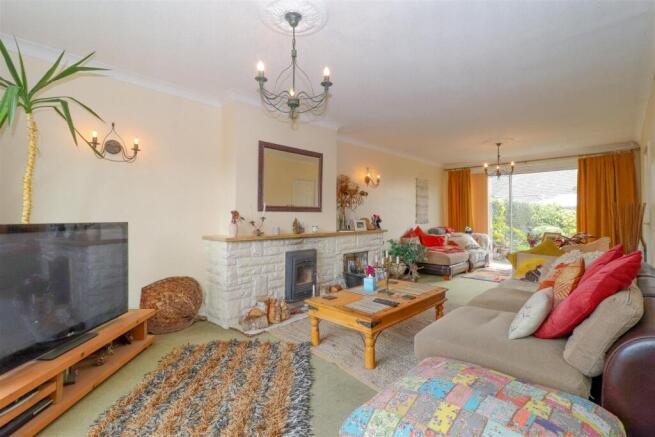 4 bed Semi-Detached for sale Image 5