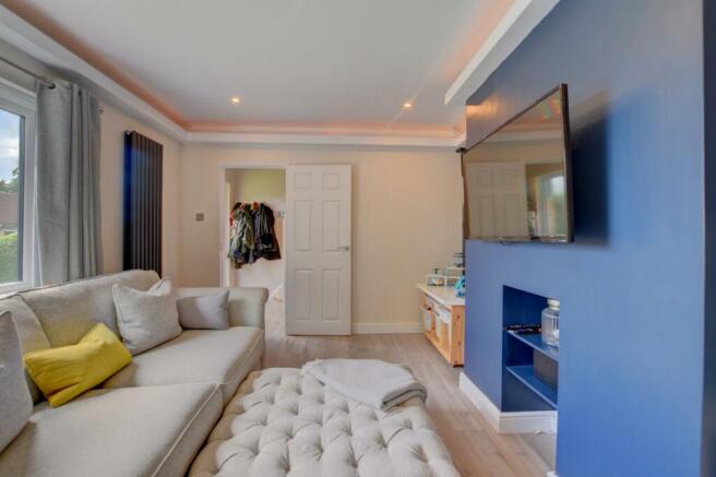 LOUNGE 3.jpg
