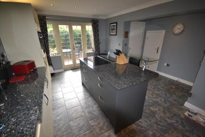 BESPOKE FITTED KITCHEN