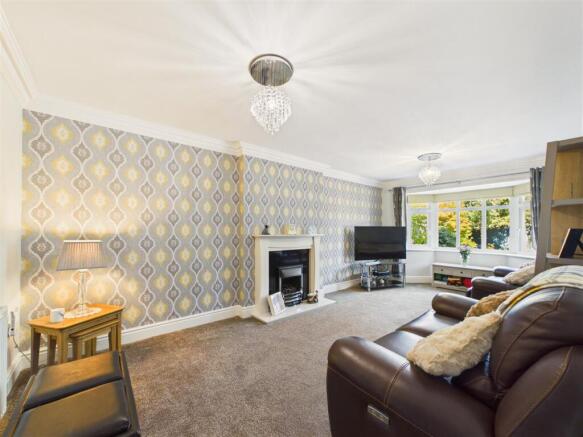 4 bed Detached for sale Image 8