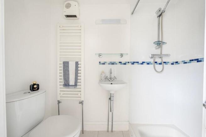 2 bed Flat for sale Image 4