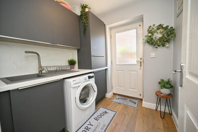 4 bed Semi-Detached for sale Image 4
