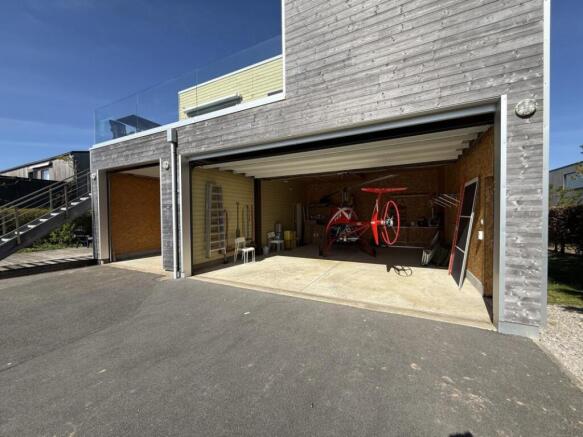 Garage principal stationnement hélicoptère léger o