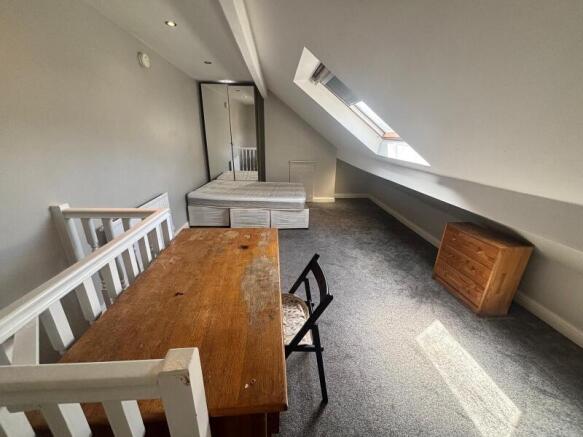 4 bed Terraced to rent Image 3