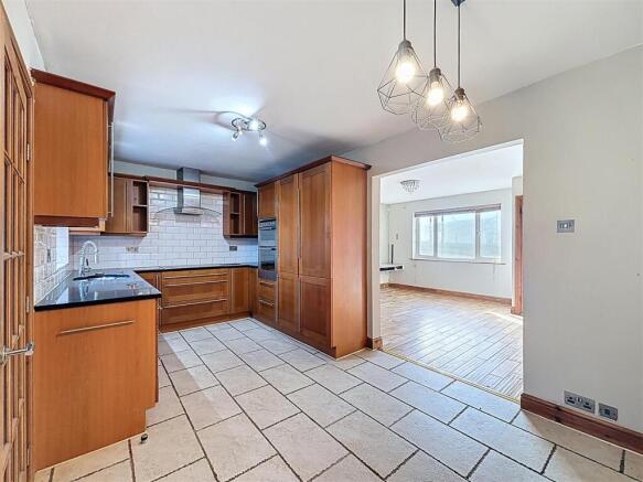 3 bed Terraced for sale Image 6