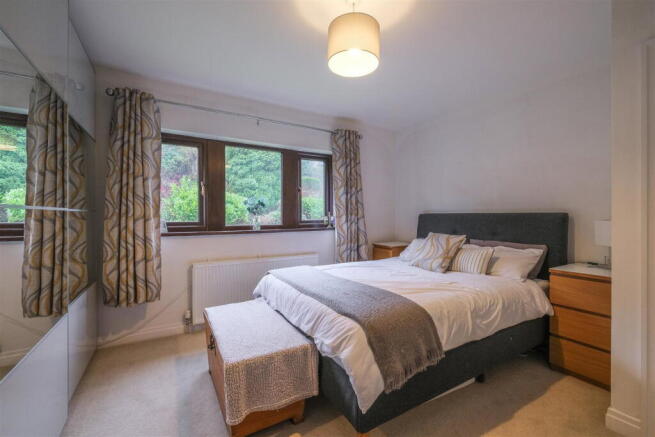 5 bed Detached for sale Image 10