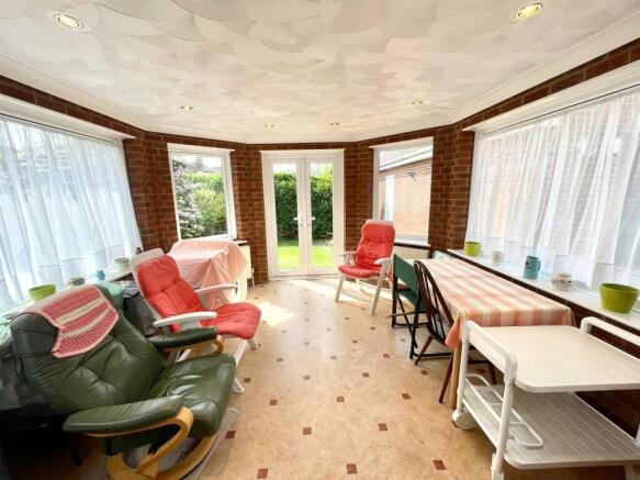 GARDEN ROOM :
