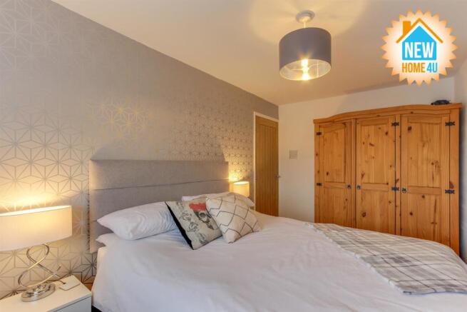 MAIN BEDROOM: