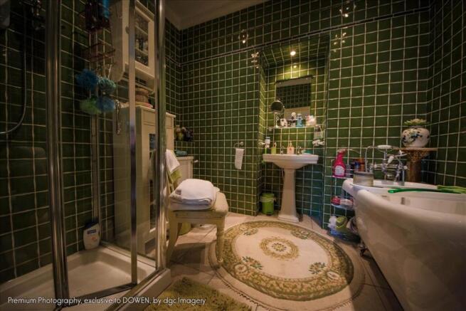 EN SUITE