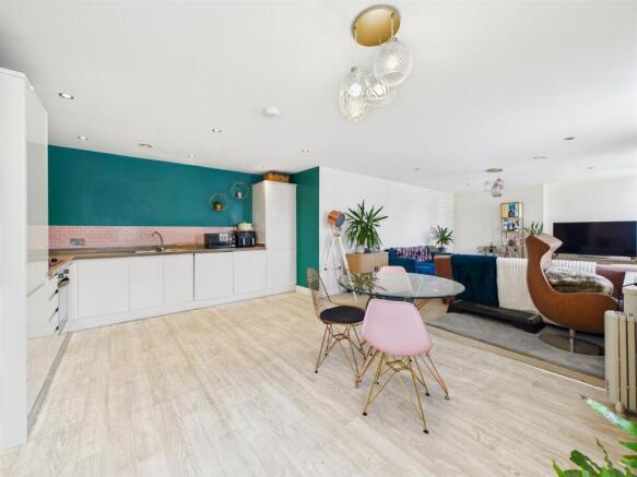 CAM05411G0-PR0039-STILL003.jpg
